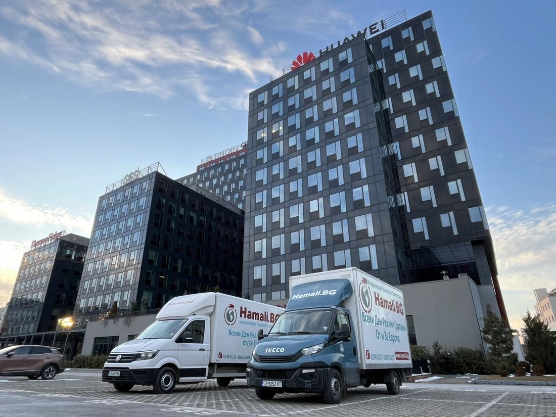 Deux camions de déménagement Hamali.BG